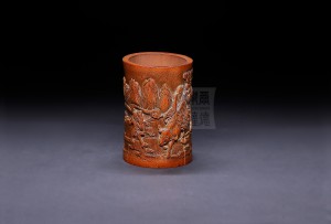 BH027 竹雕筆筒 - “紫氣東來-老子騎牛”